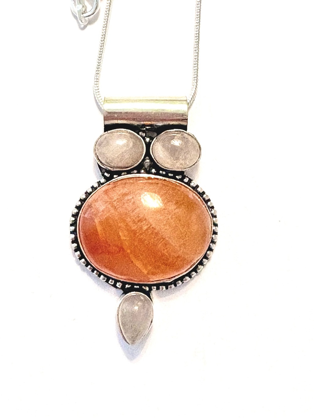 925 marked, 2 inch, Carnelian and Rose Quartz Pendant on a silver chain. - Picture 2 of 4